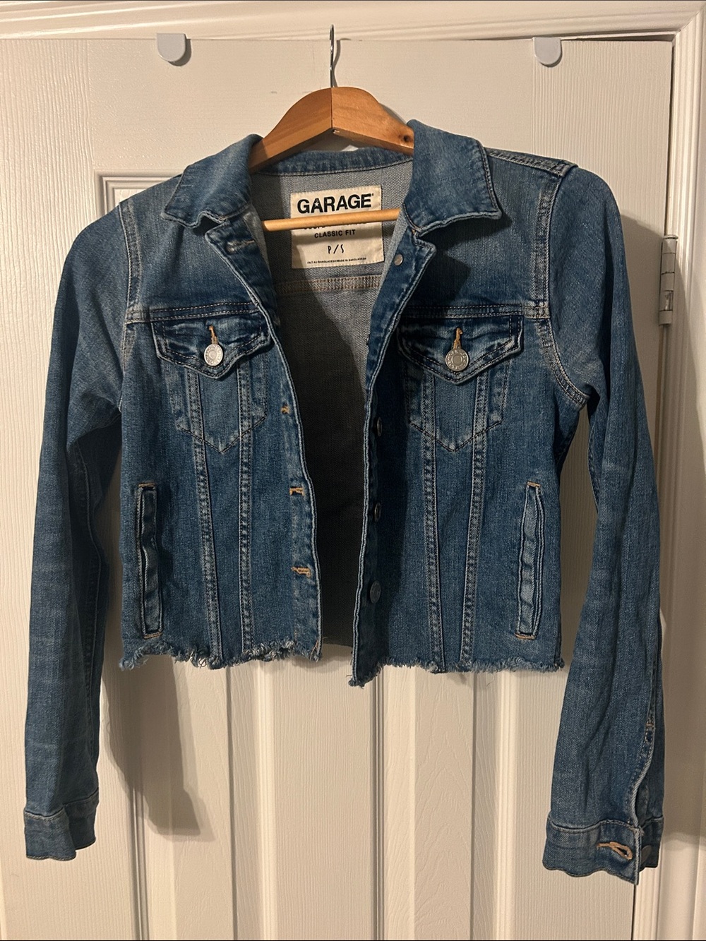 Garage Women's Medium Blue Denim Jean Jacket cropped cut